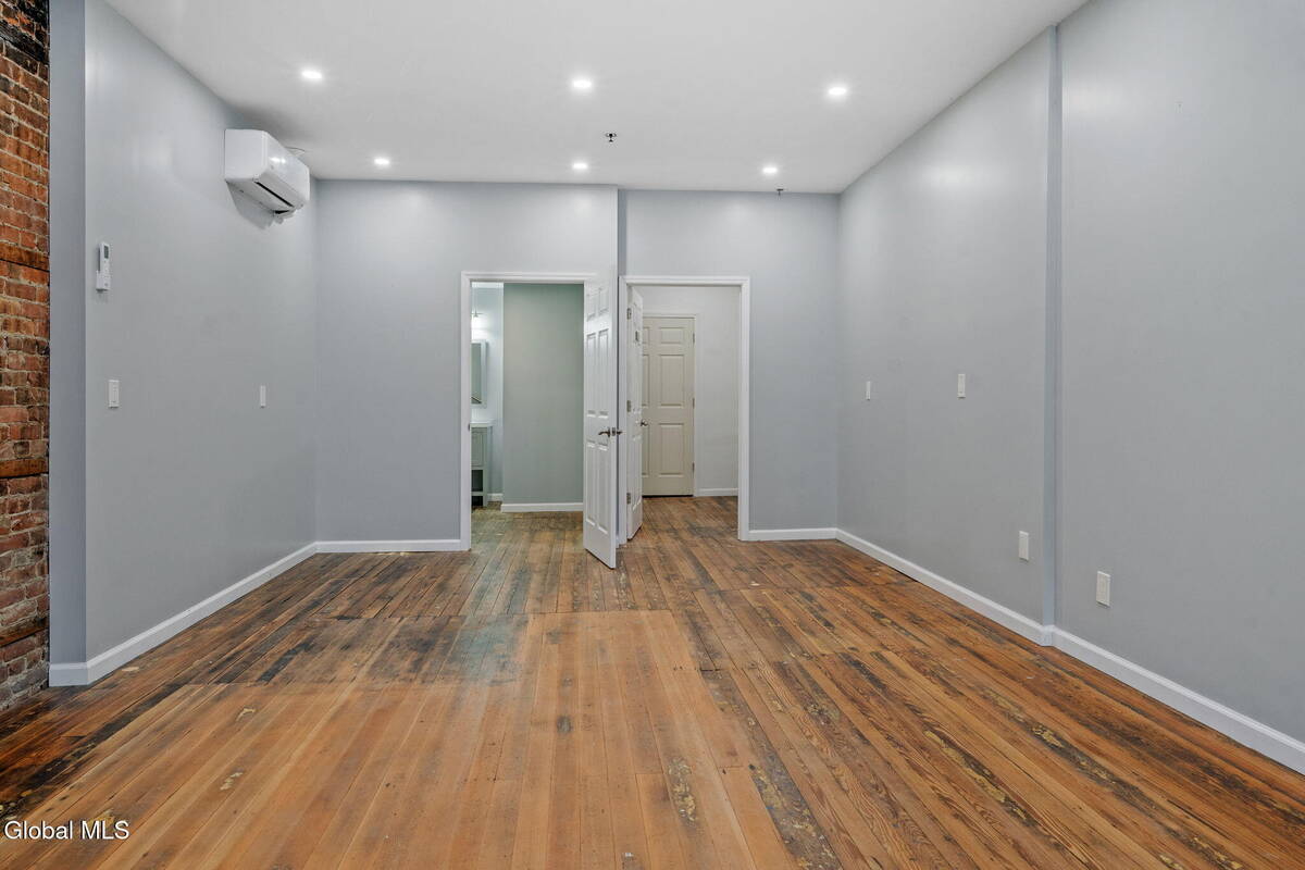 #7 photo, 98 S Main Street, Castleton-on-Hudson , NY 12033