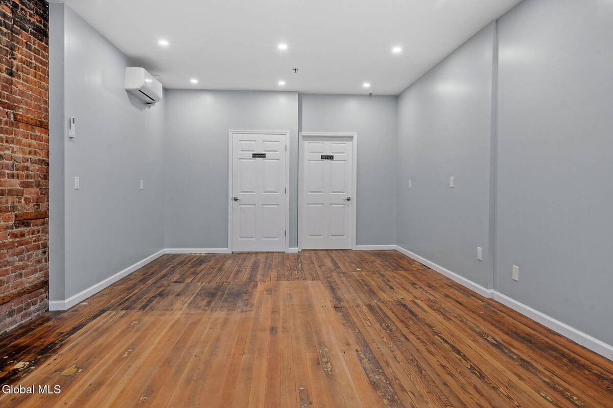 #8 photo, 98 S Main Street, Castleton-on-Hudson , NY 12033