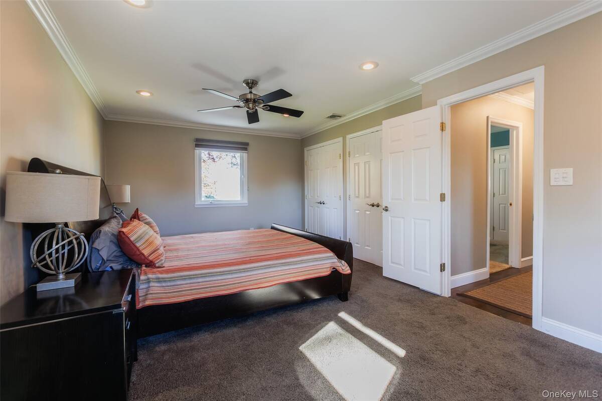 #11 photo, 11 Mohegan Lane, Commack , NY 11725