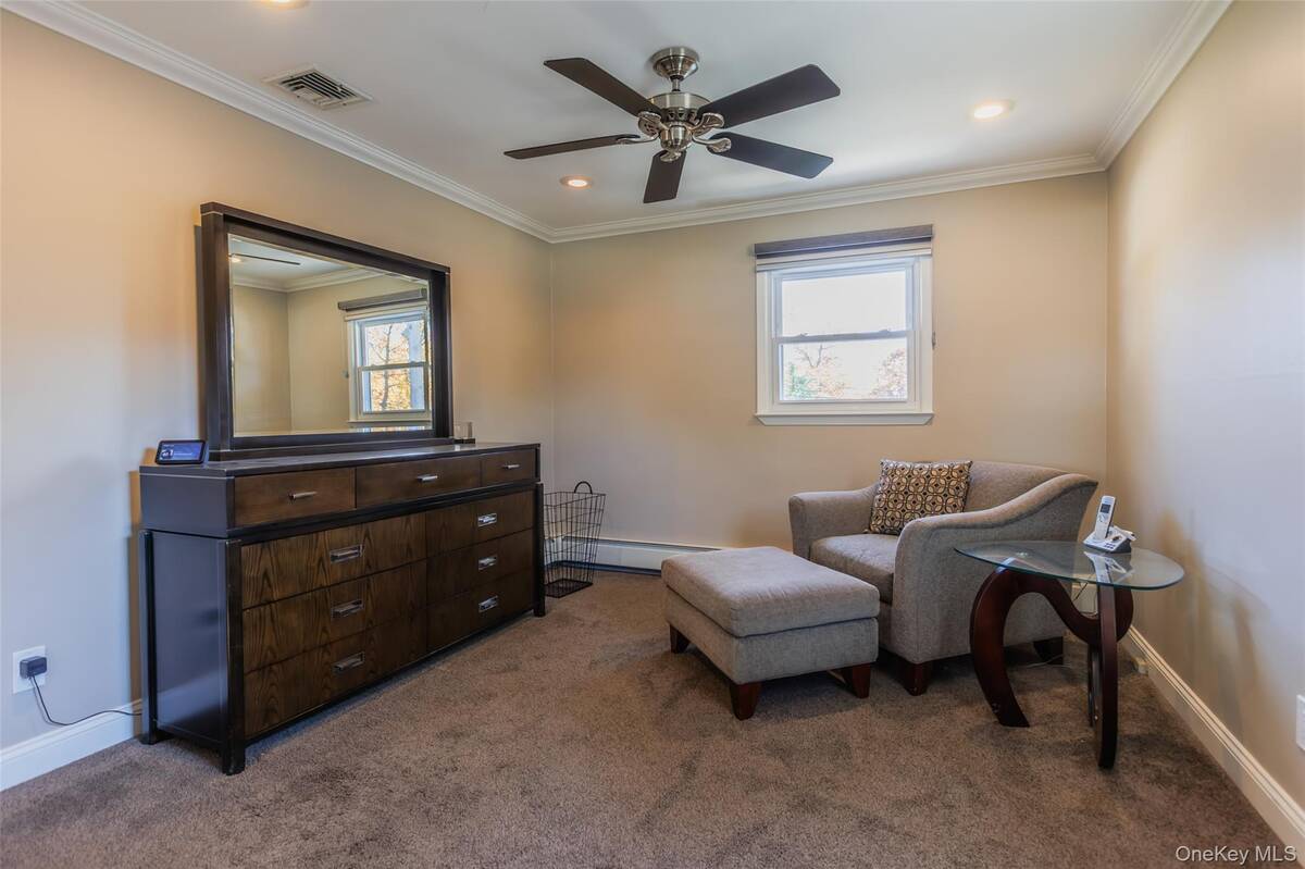 #12 photo, 11 Mohegan Lane, Commack , NY 11725