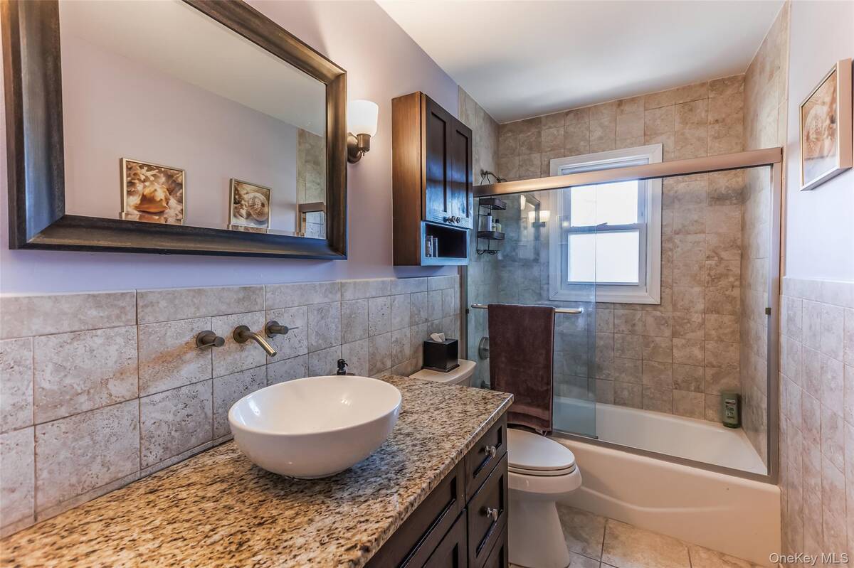 #13 photo, 11 Mohegan Lane, Commack , NY 11725