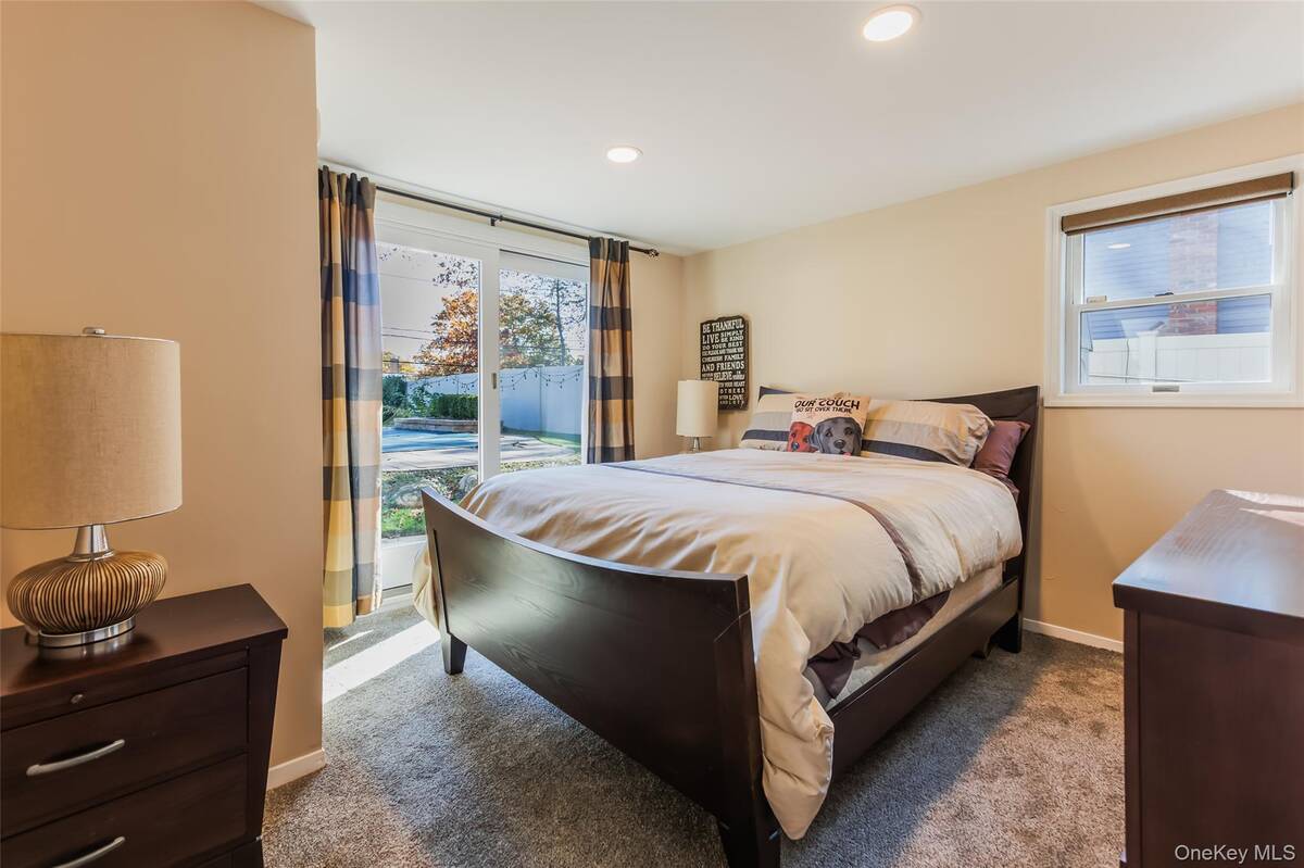 #15 photo, 11 Mohegan Lane, Commack , NY 11725