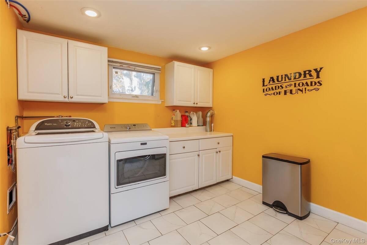 #20 photo, 11 Mohegan Lane, Commack , NY 11725