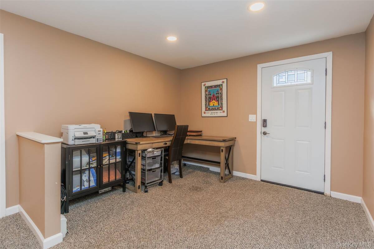 #21 photo, 11 Mohegan Lane, Commack , NY 11725