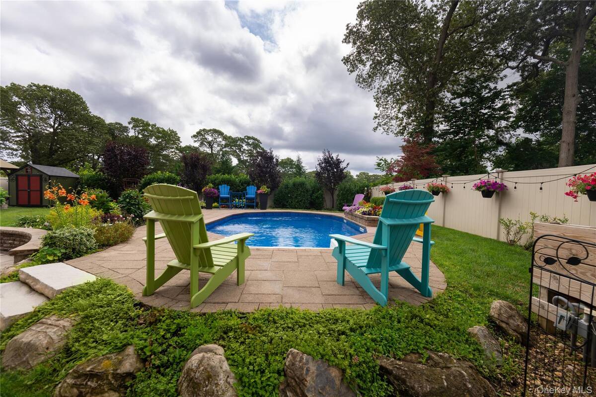 #23 photo, 11 Mohegan Lane, Commack , NY 11725