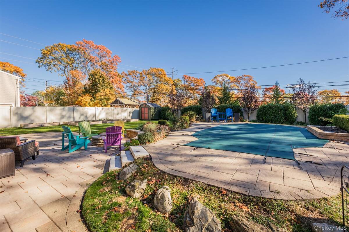 #29 photo, 11 Mohegan Lane, Commack , NY 11725