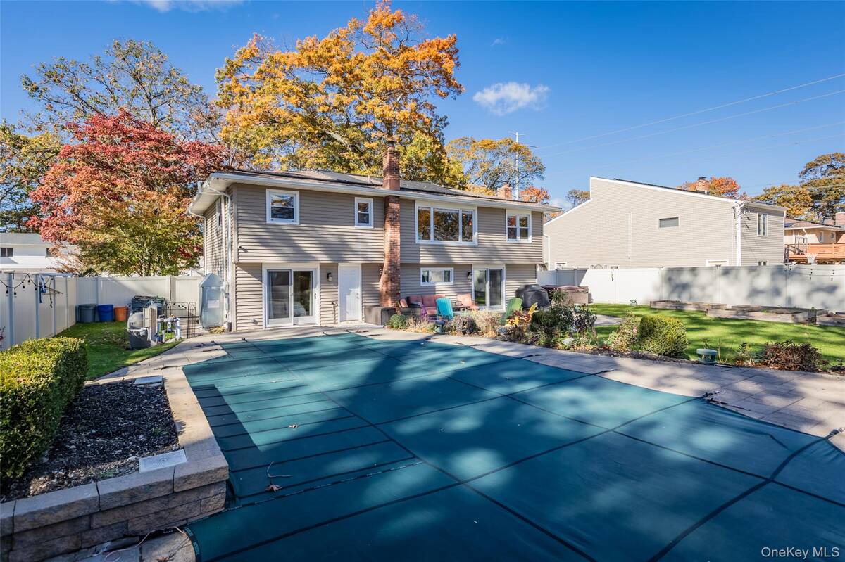 #30 photo, 11 Mohegan Lane, Commack , NY 11725