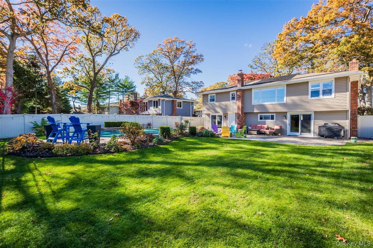 #31 photo, 11 Mohegan Lane, Commack , NY 11725