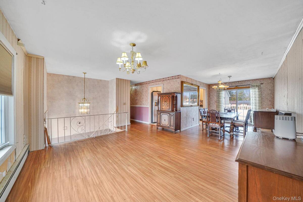 #10 photo, 501 Windmill Avenue, West Babylon , NY 11704