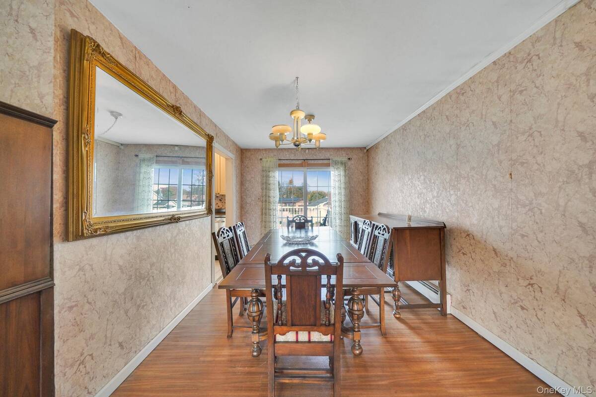 #11 photo, 501 Windmill Avenue, West Babylon , NY 11704