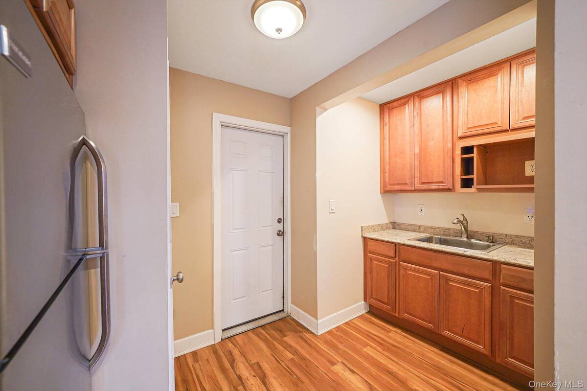 #28 photo, 501 Windmill Avenue, West Babylon , NY 11704