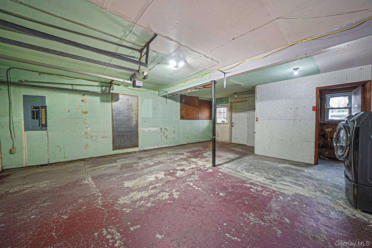 #32 photo, 501 Windmill Avenue, West Babylon , NY 11704