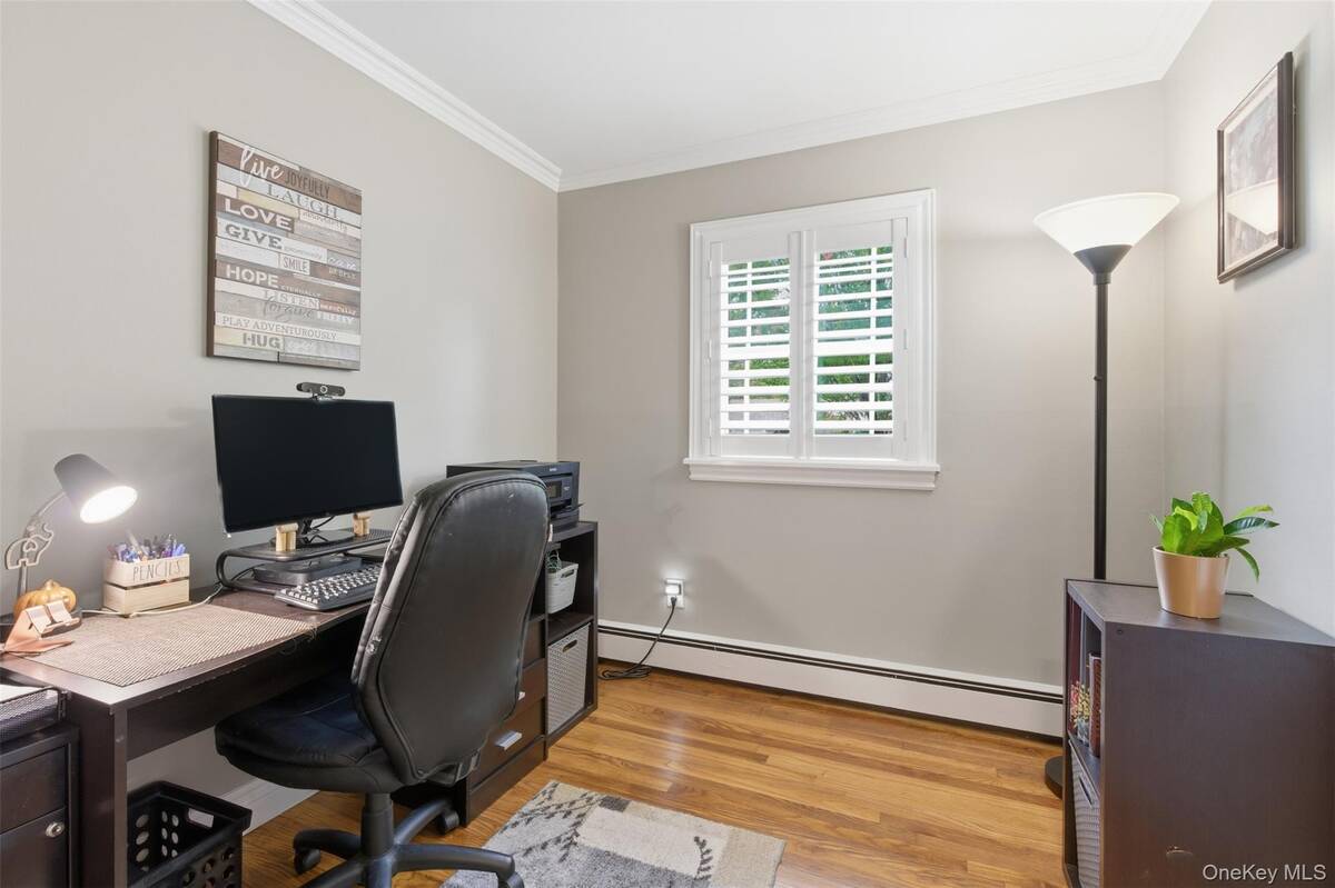 #12 photo, 277 5th Avenue, Saint James , NY 11780