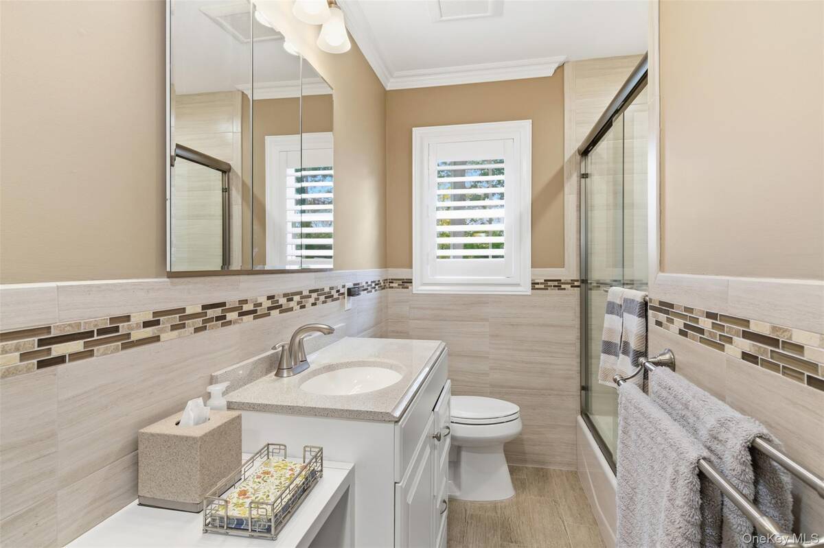 #14 photo, 277 5th Avenue, Saint James , NY 11780