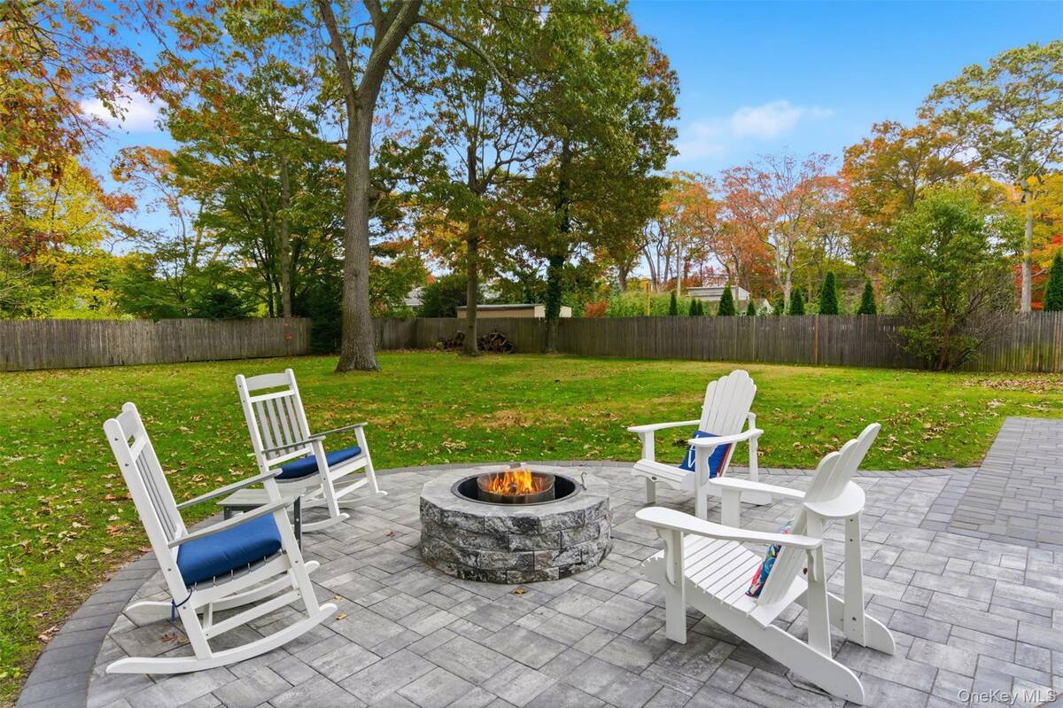 #21 photo, 277 5th Avenue, Saint James , NY 11780