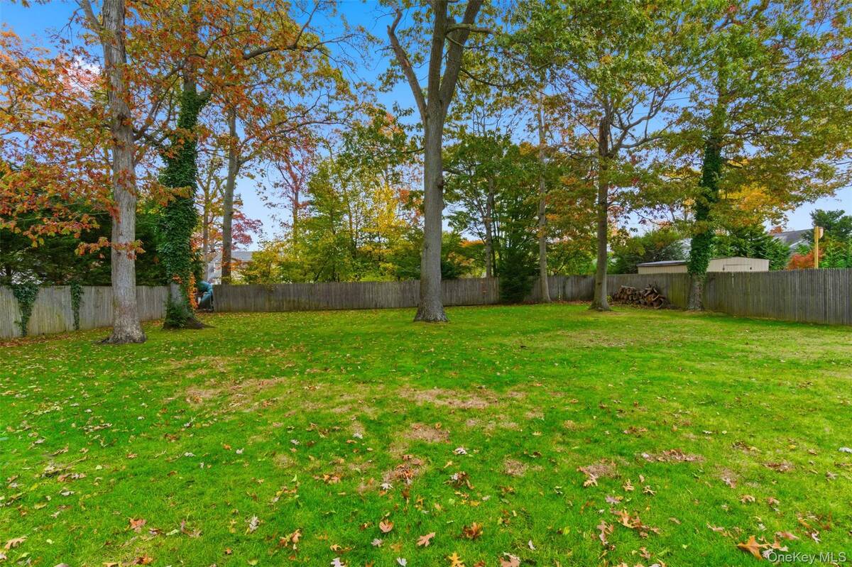 #23 photo, 277 5th Avenue, Saint James , NY 11780