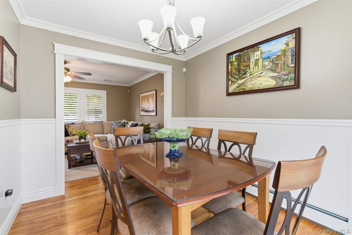 #8 photo, 277 5th Avenue, Saint James , NY 11780