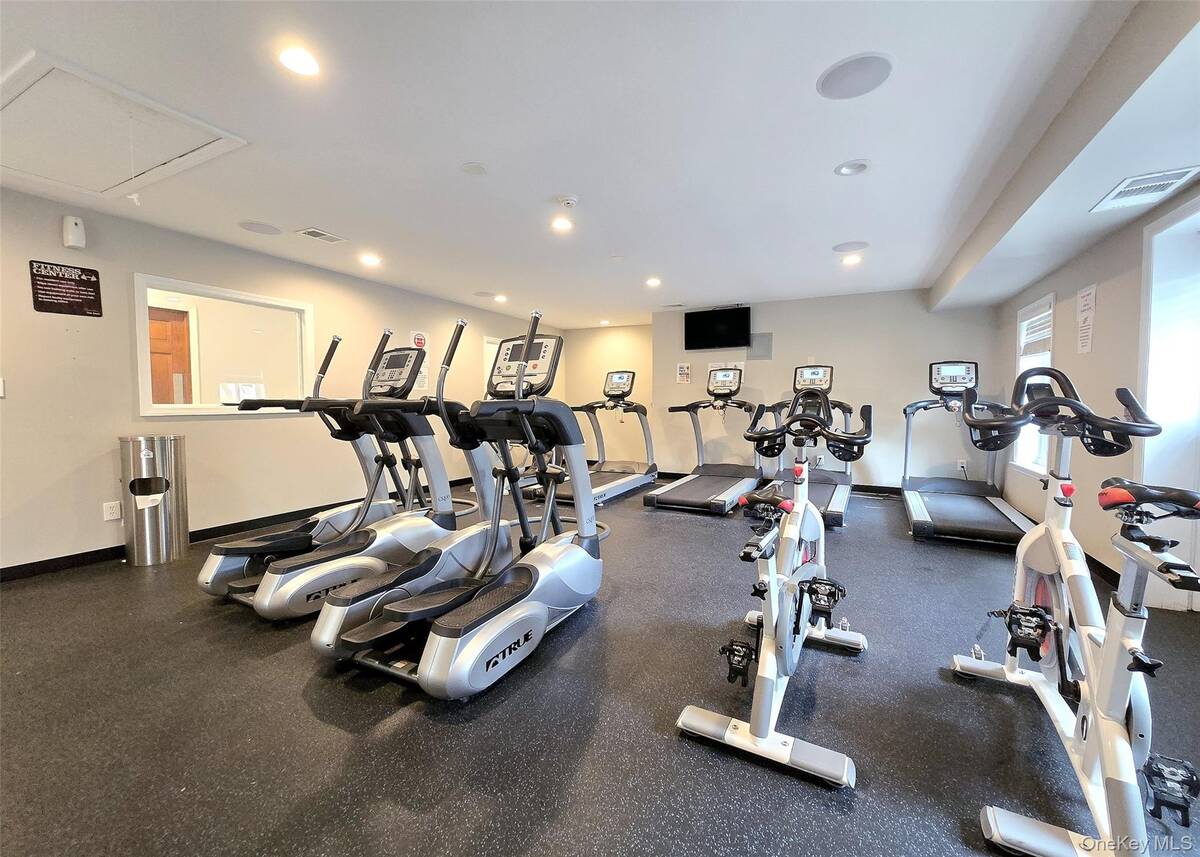 #13 photo, 2 El Camino Court, Coram , NY 11727