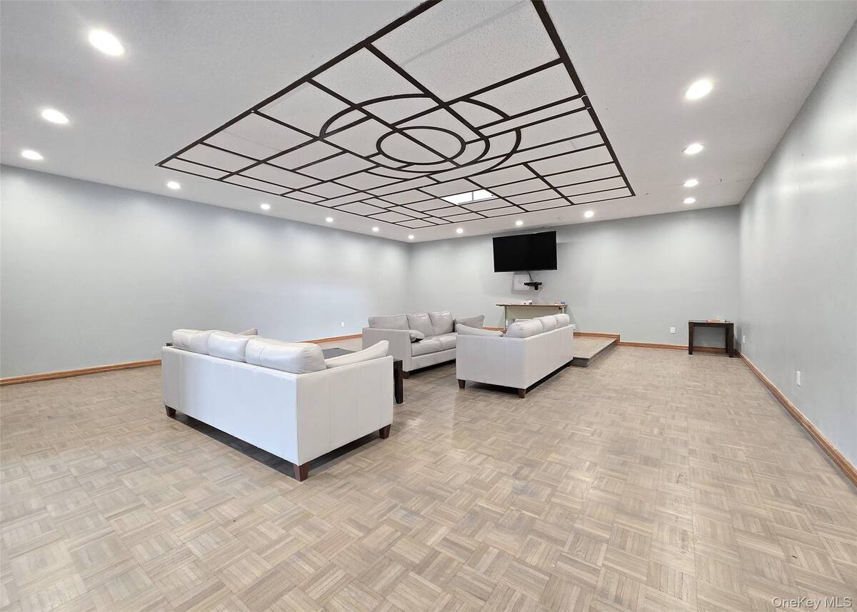 #15 photo, 2 El Camino Court, Coram , NY 11727