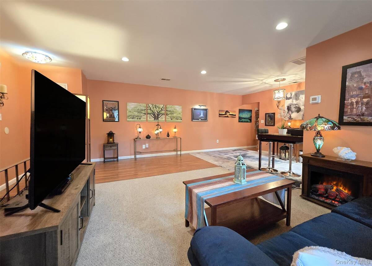 #2 photo, 2 El Camino Court, Coram , NY 11727