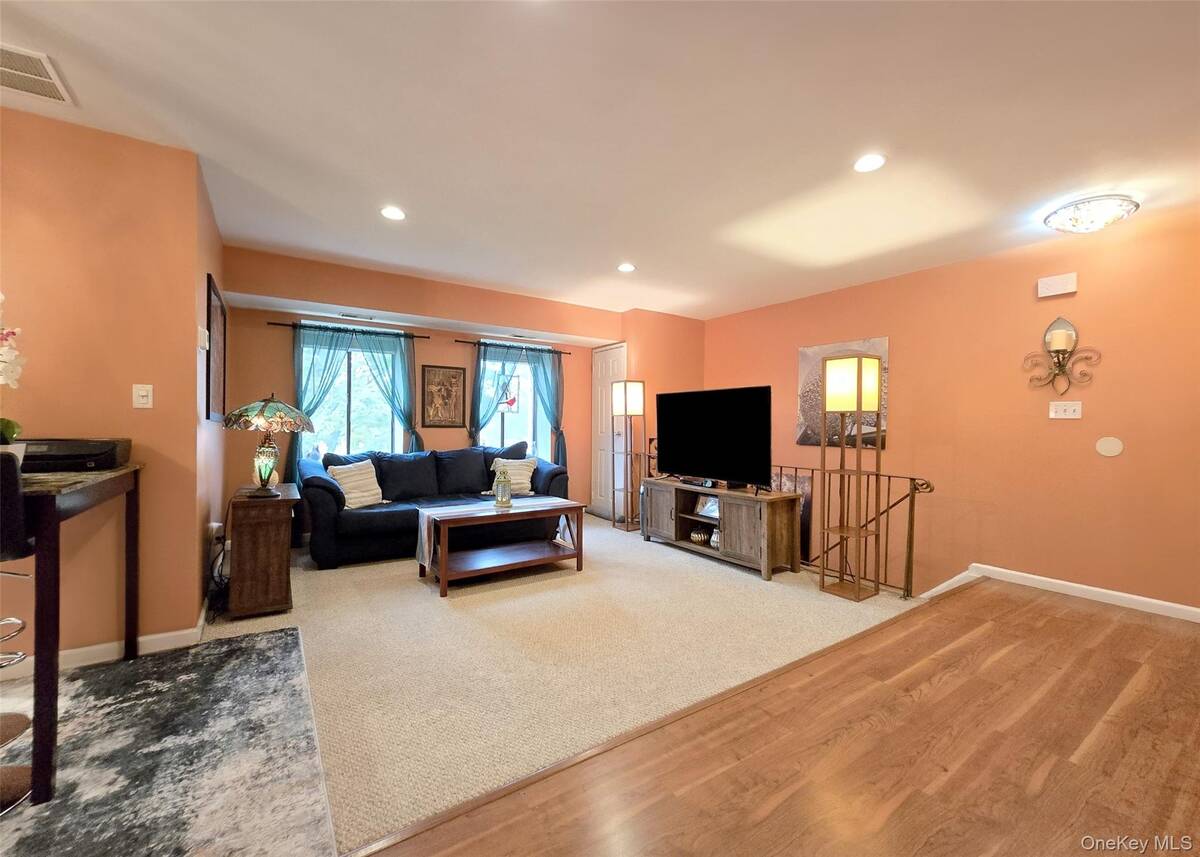 #3 photo, 2 El Camino Court, Coram , NY 11727