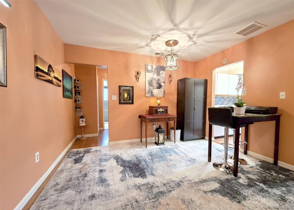 #6 photo, 2 El Camino Court, Coram , NY 11727