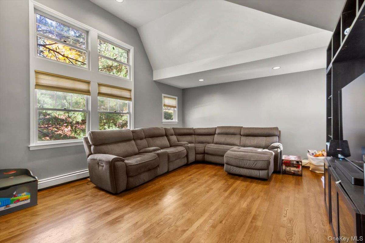 #4 photo, 18 Park Street, Pleasantville , NY 10570