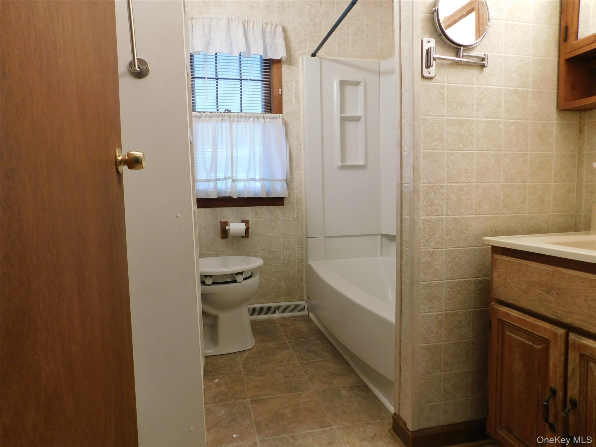 #10 photo, 15 Dewitt St, Ellenville , NY 12428