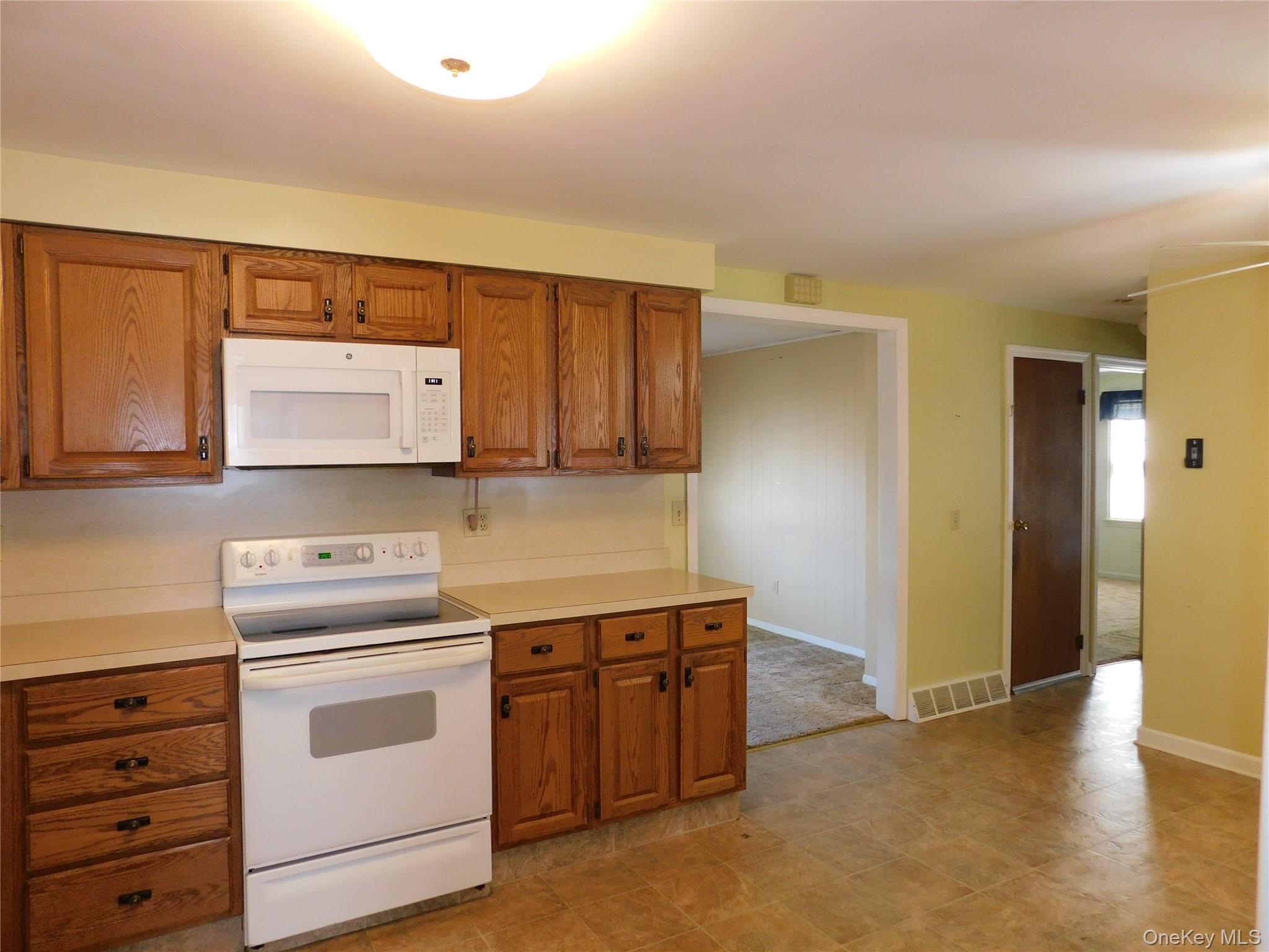 #3 photo, 15 Dewitt St, Ellenville , NY 12428