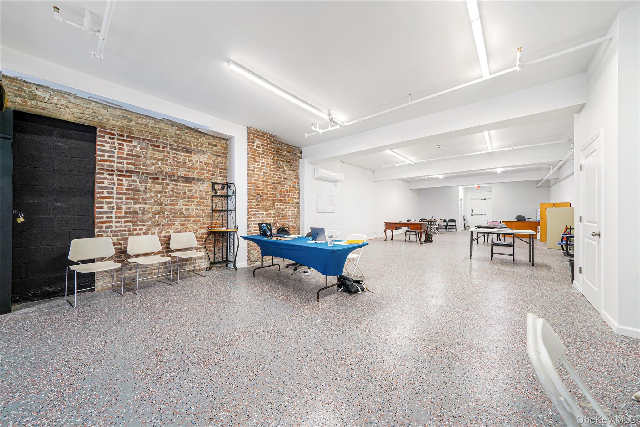 #11 photo, 185 Broadway, Newburgh , NY 12550