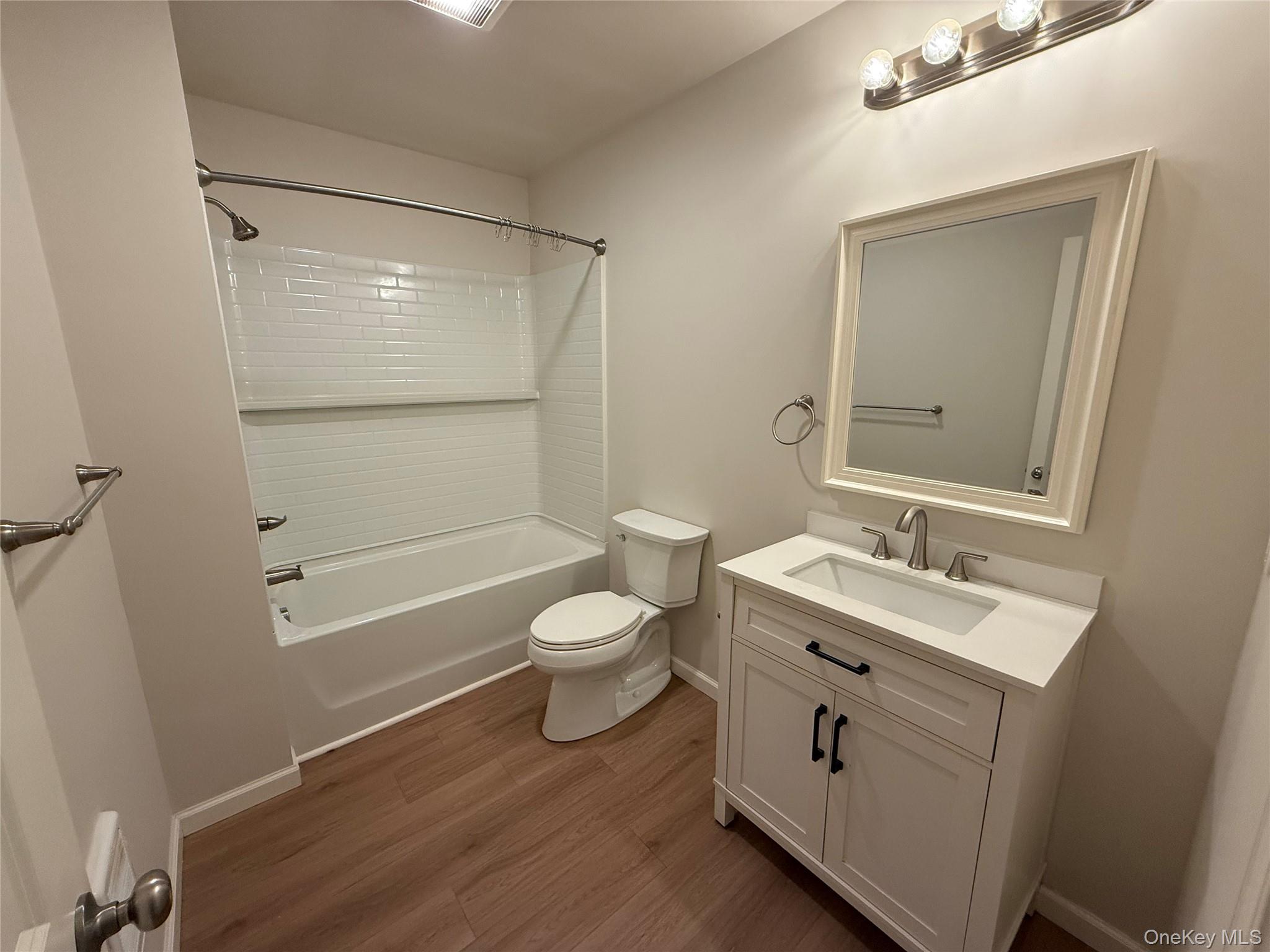 #8 photo, 185 Broadway, Newburgh , NY 12550