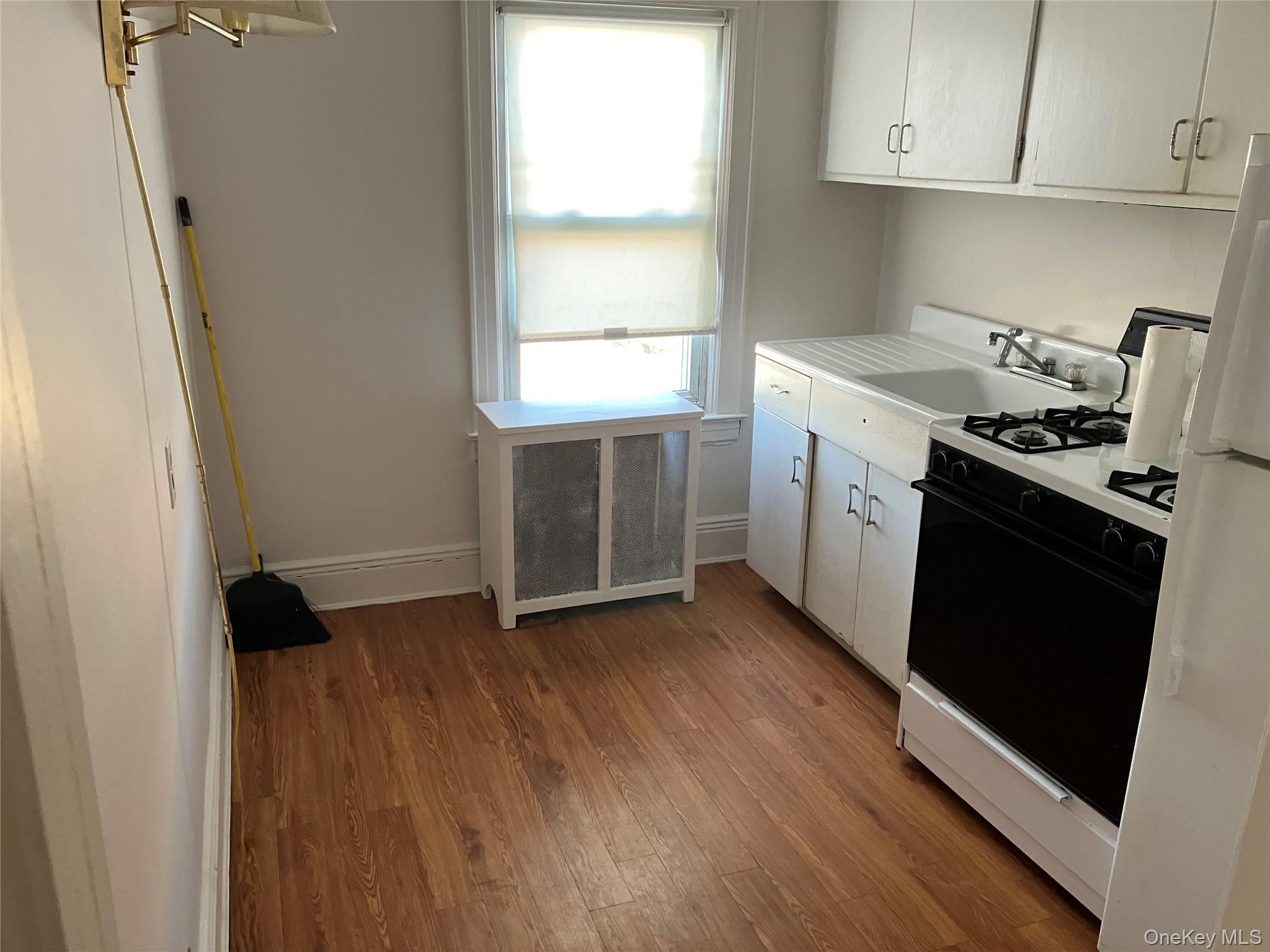 #3 photo, 24302 Superior, Floral Park , NY 11001