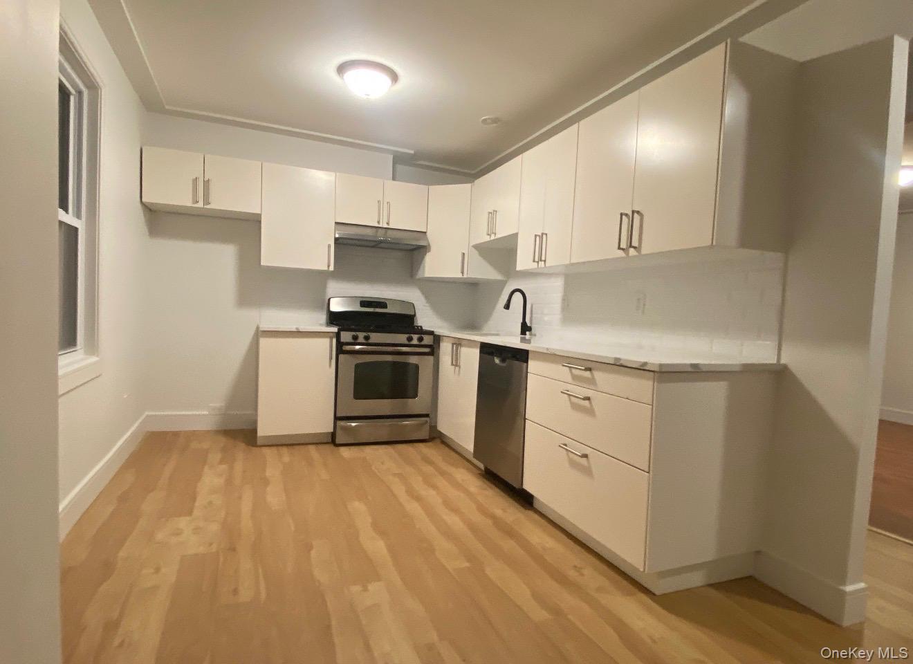 #6 photo, 168 Jefferson Avenue, Roslyn Heights , NY 11577