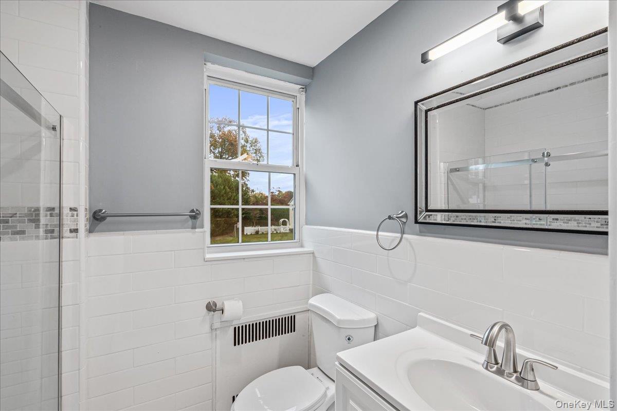 #11 photo, 22 Hamilton Place, Garden City , NY 11530