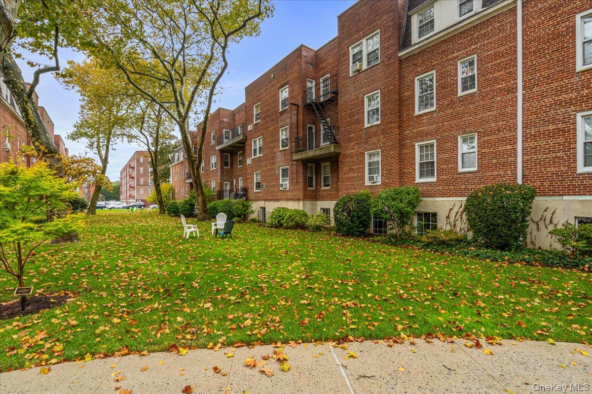 #15 photo, 22 Hamilton Place, Garden City , NY 11530