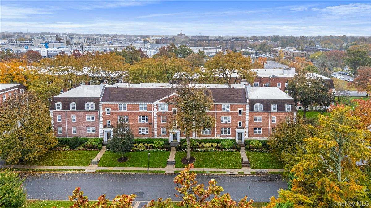 #3 photo, 22 Hamilton Place, Garden City , NY 11530