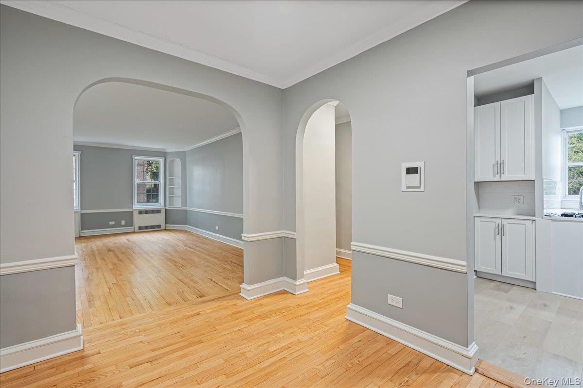 #5 photo, 22 Hamilton Place, Garden City , NY 11530