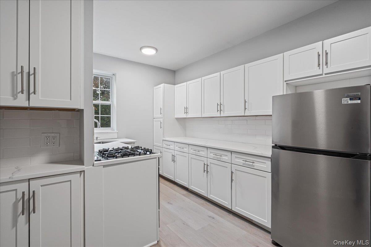 #6 photo, 22 Hamilton Place, Garden City , NY 11530