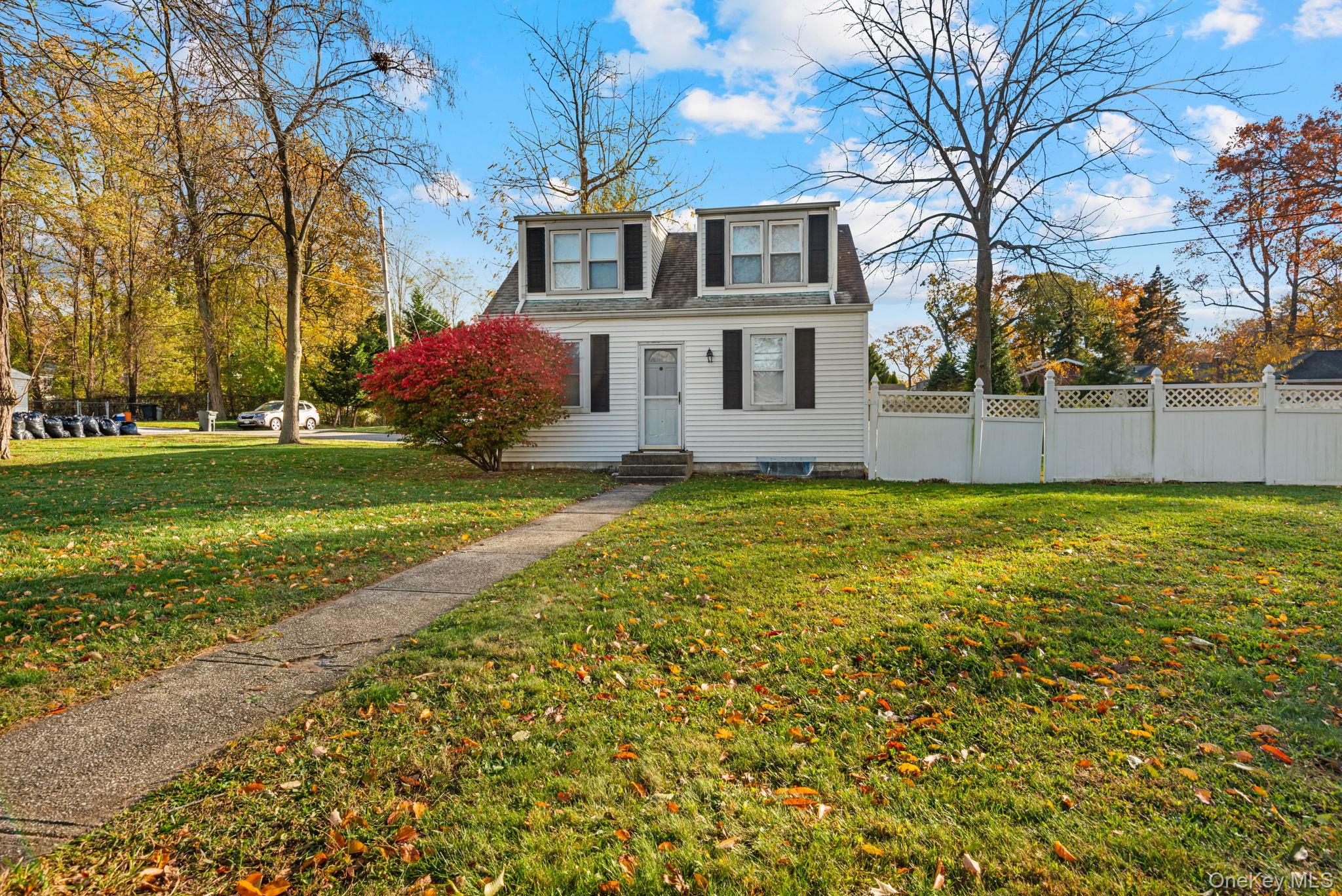 #3 photo, 28 Woodland Drive, Kings Park , NY 11754