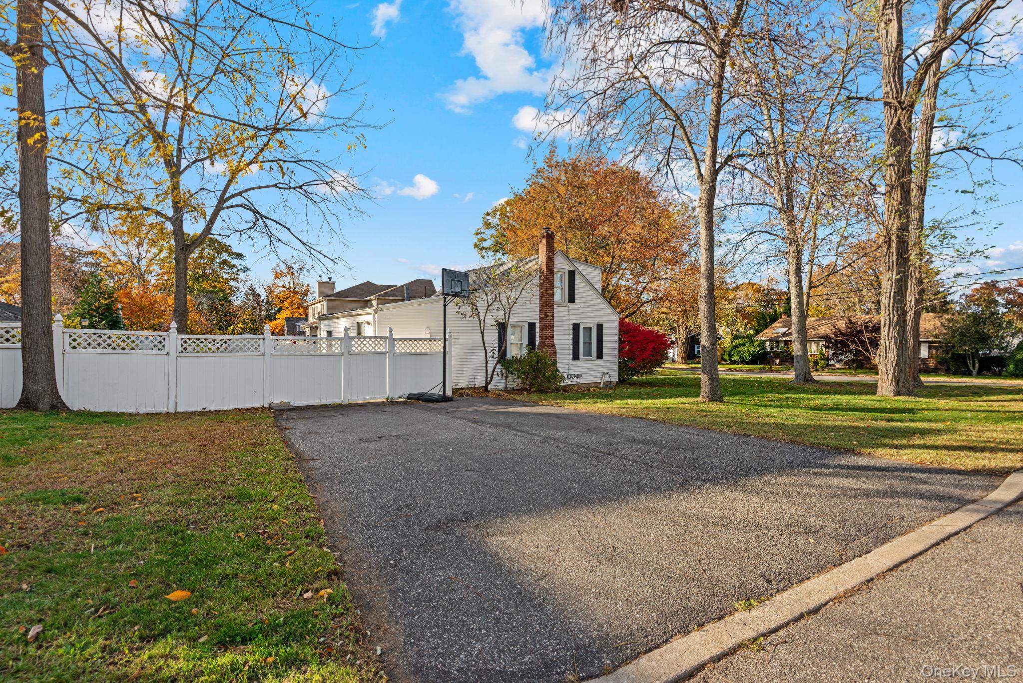 #4 photo, 28 Woodland Drive, Kings Park , NY 11754