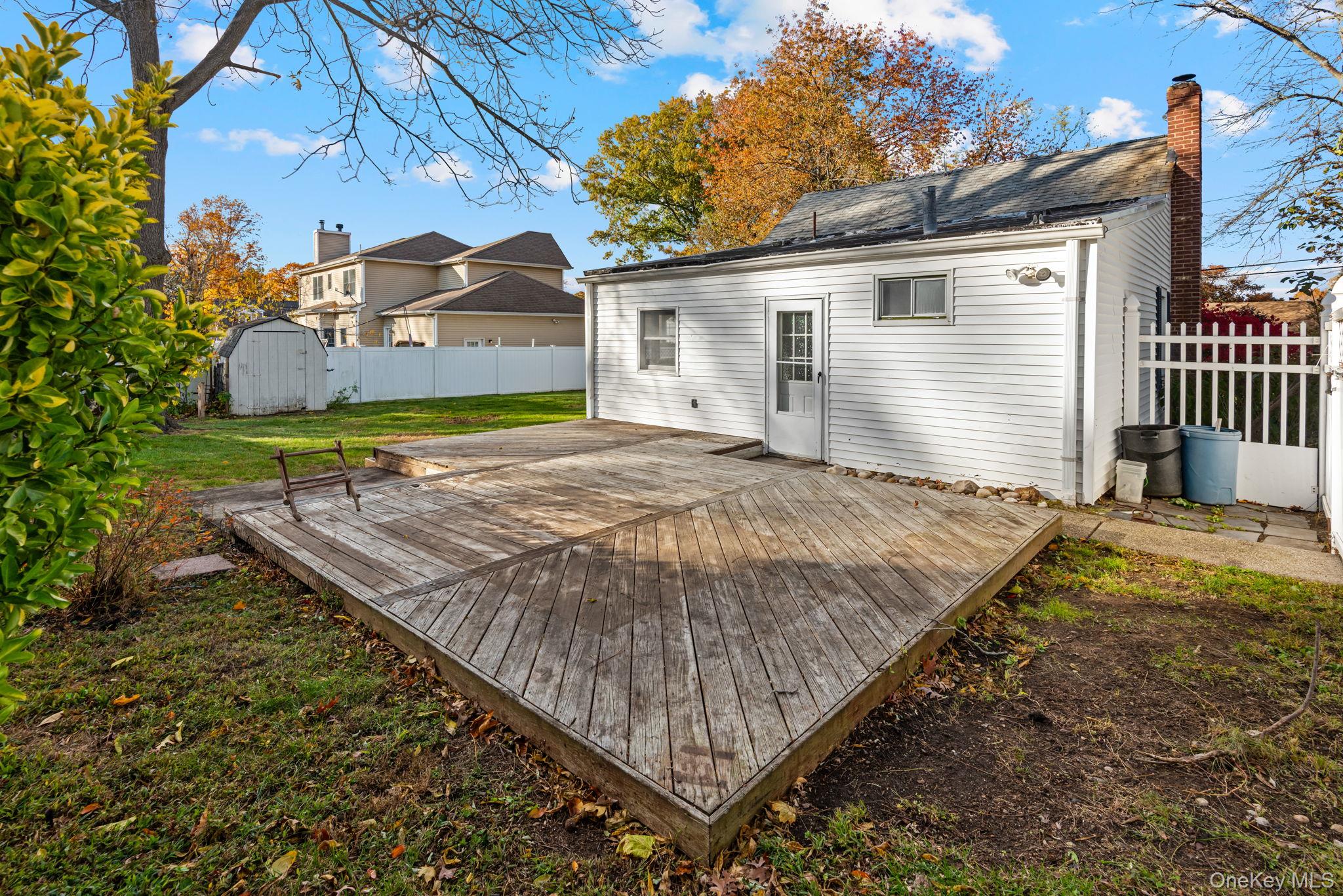 #5 photo, 28 Woodland Drive, Kings Park , NY 11754