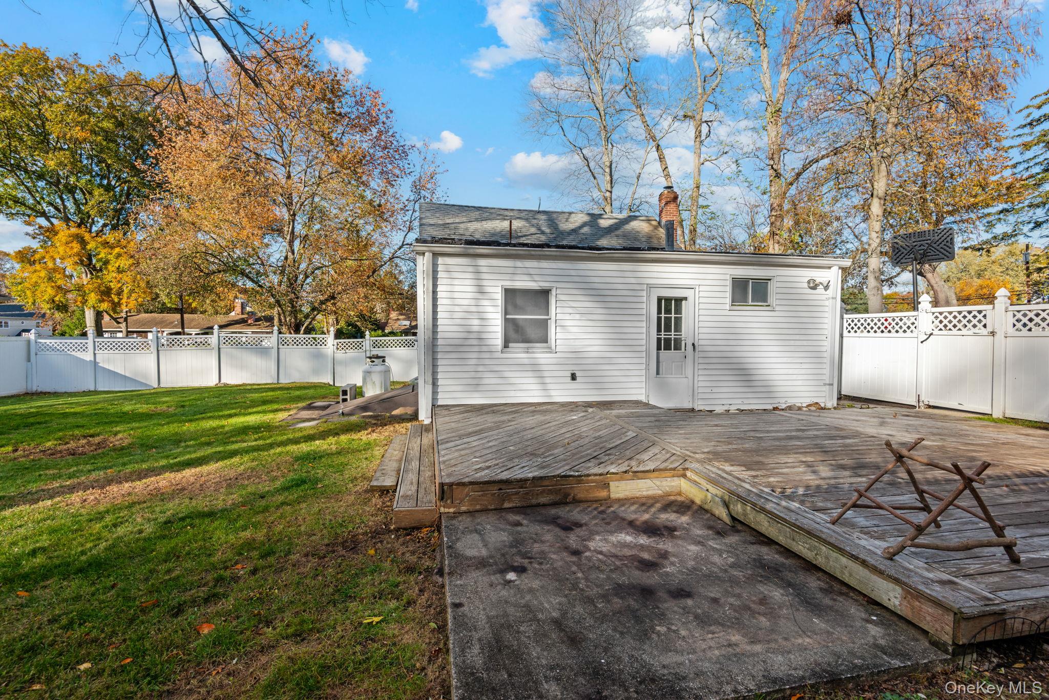 #6 photo, 28 Woodland Drive, Kings Park , NY 11754