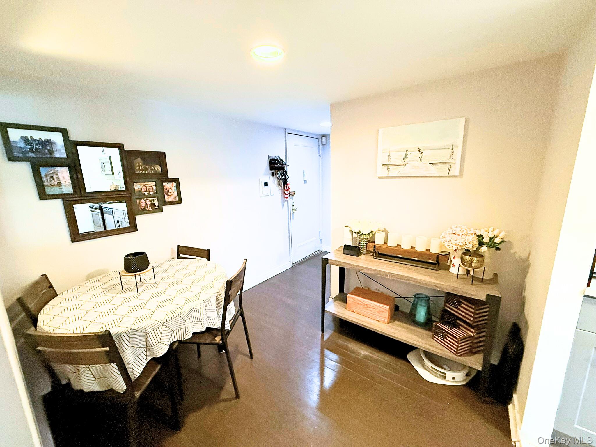 #6 photo, 5 Terrace Circle, Great Neck , NY 11021