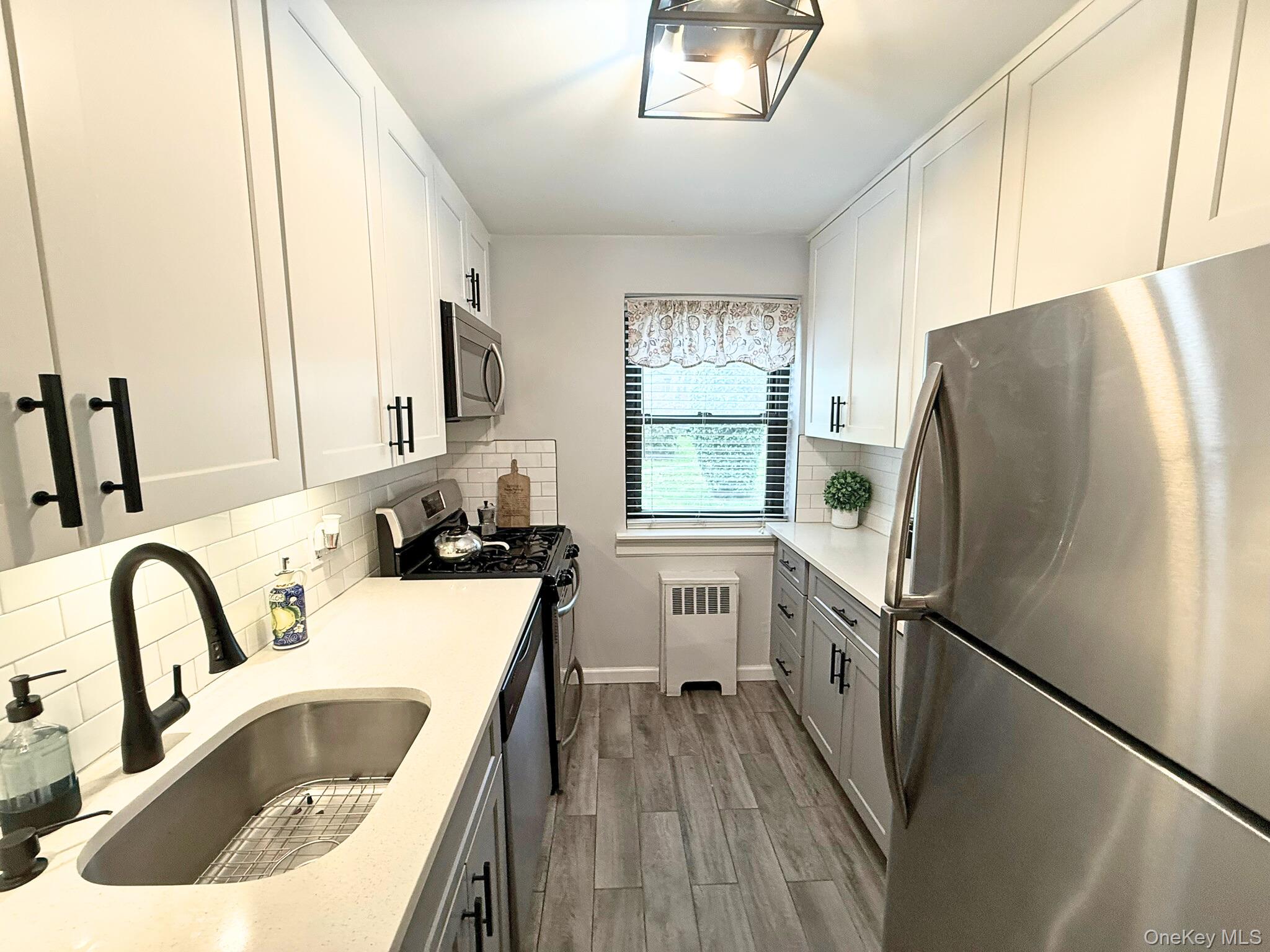 #8 photo, 5 Terrace Circle, Great Neck , NY 11021