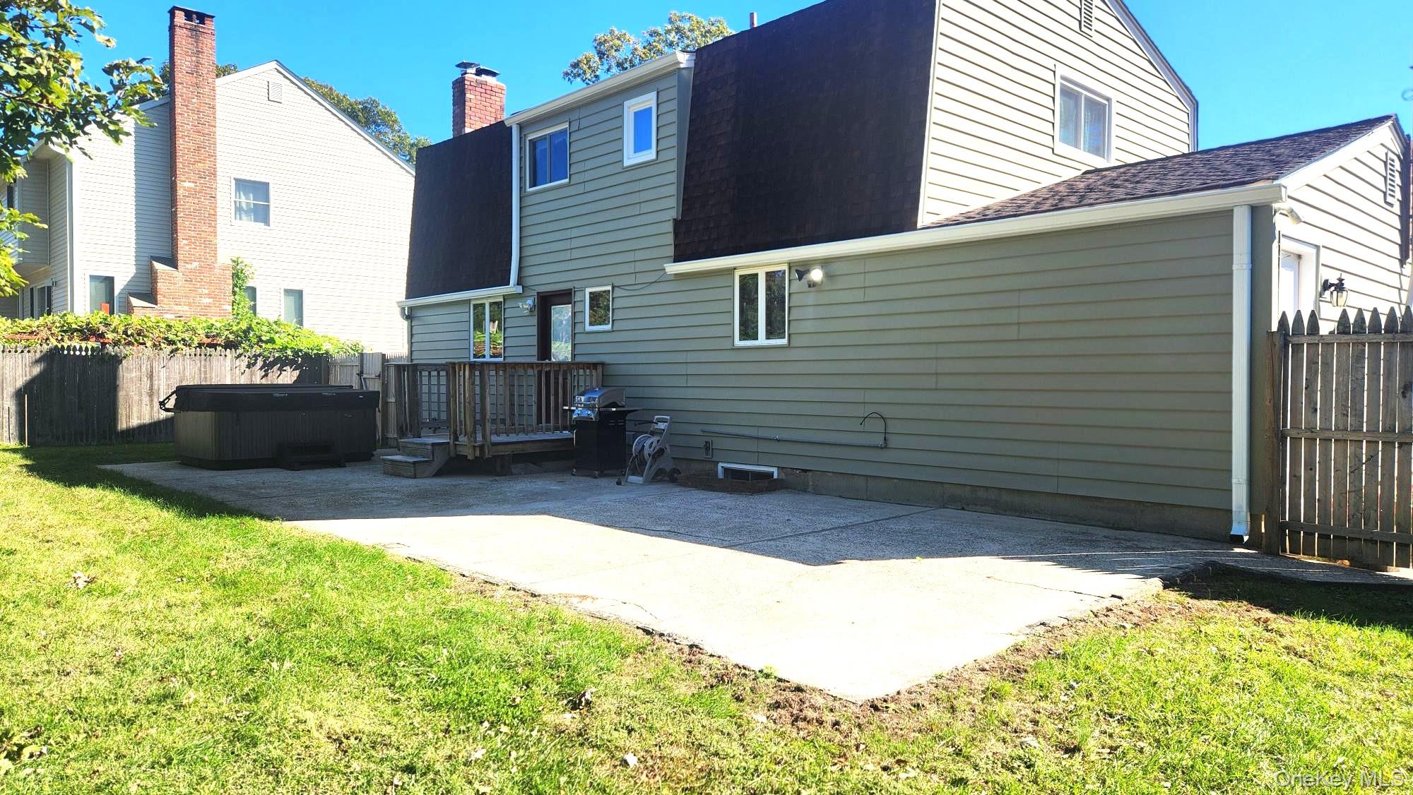 #18 photo, 439 Southport Street, Ronkonkoma , NY 11779