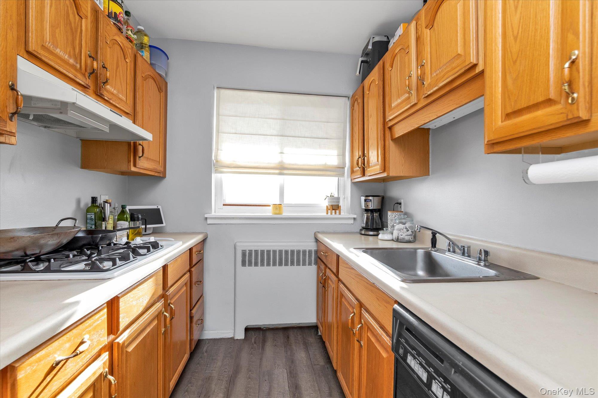 #10 photo, 200 Atlantic, Lynbrook , NY 11563