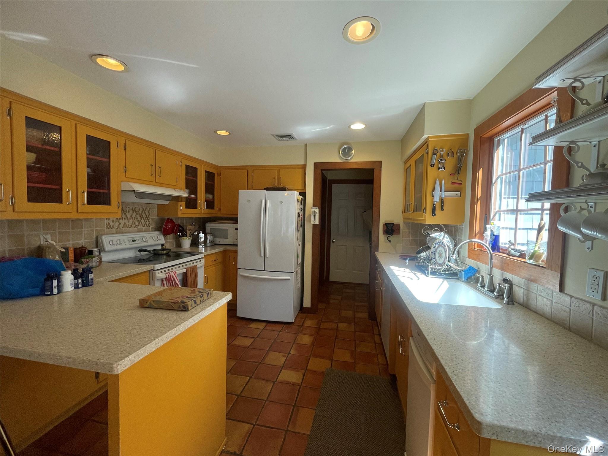 #7 photo, 106 Laurel Lane, Port Jefferson , NY 11777