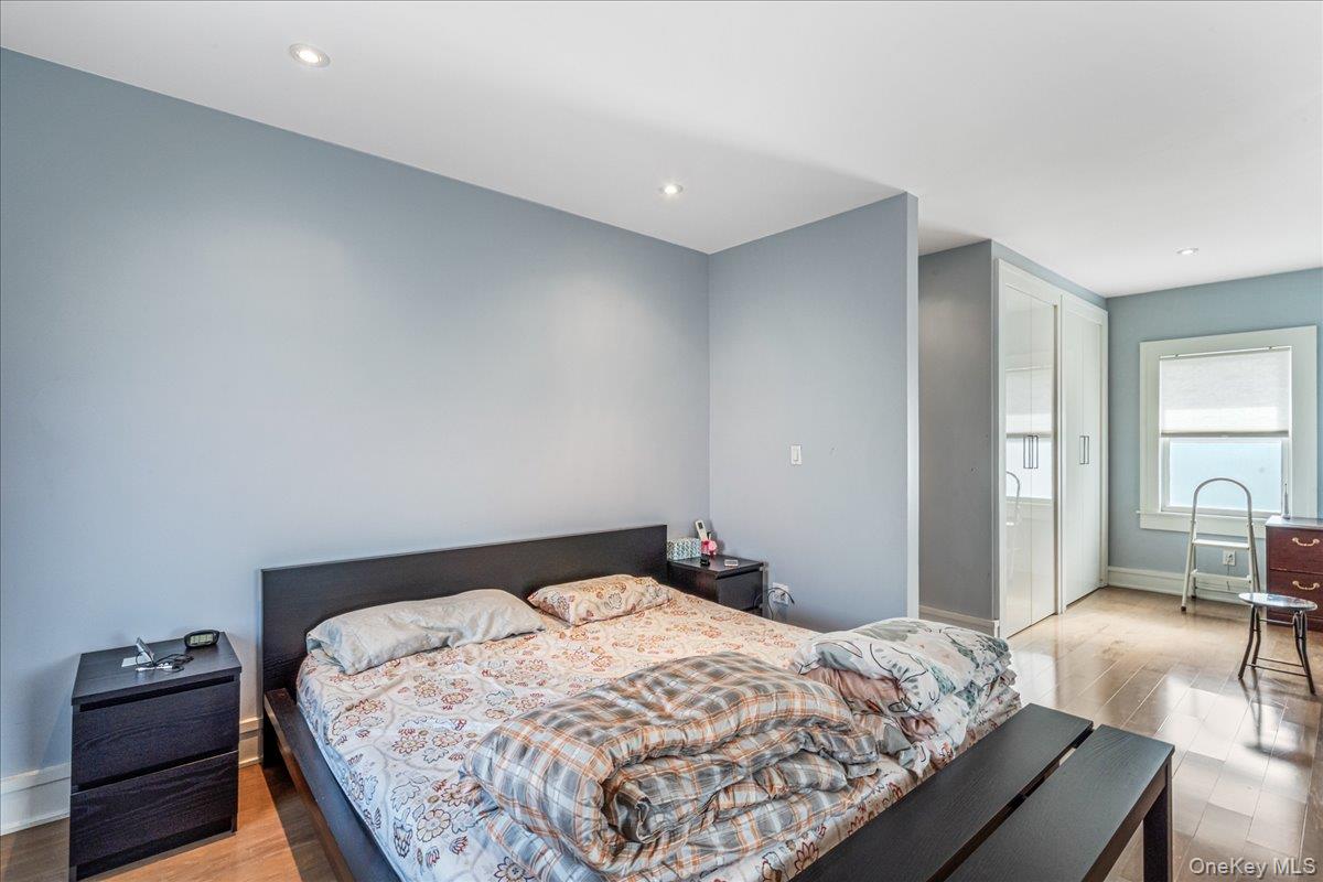 #19 photo, 4211 208th Street, Bayside , NY 11361