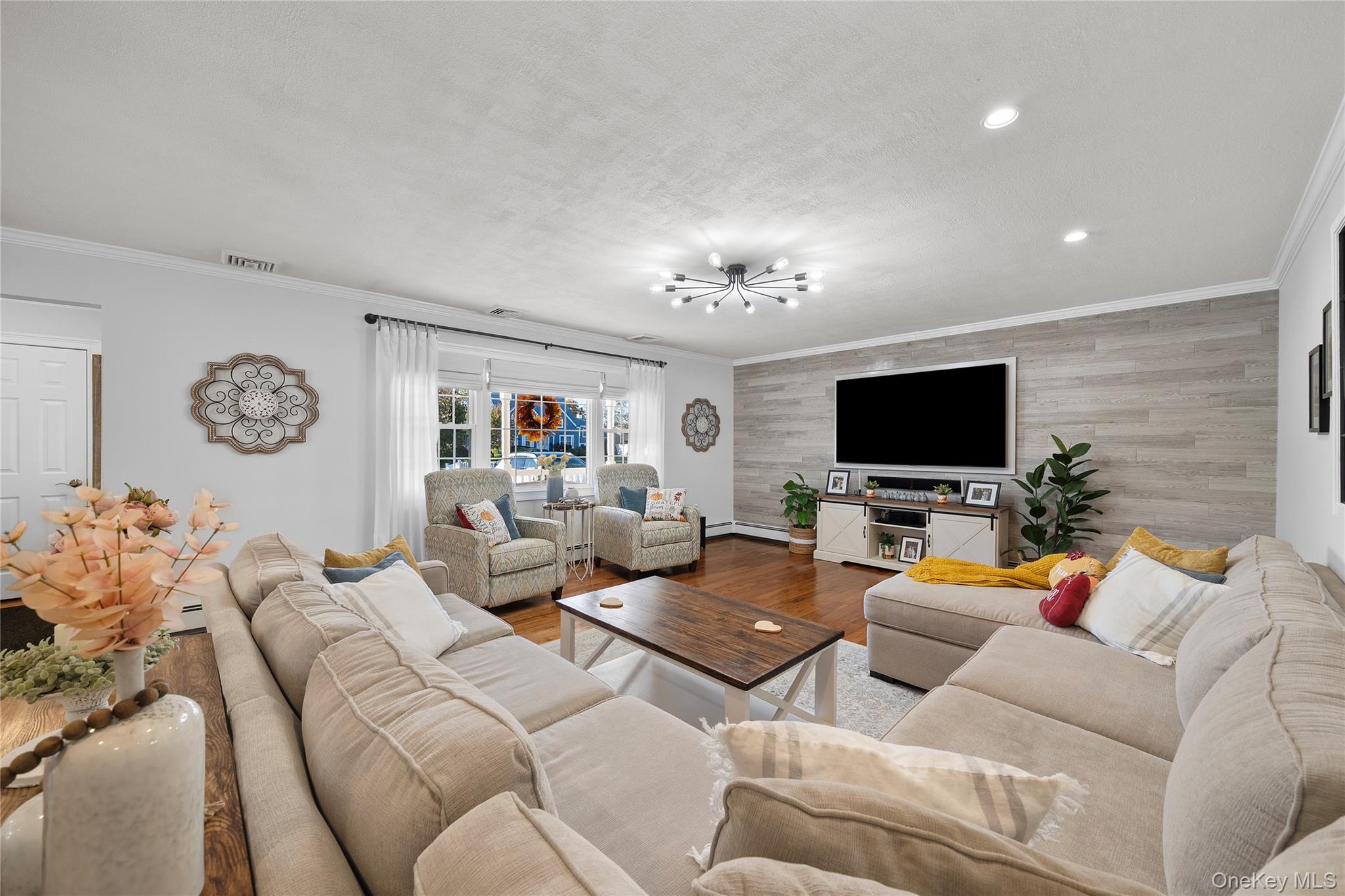 #10 photo, 160 Grand Central Avenue, Amityville , NY 11701