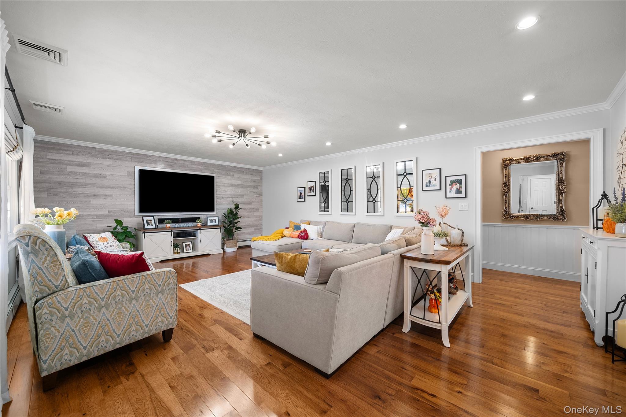 #5 photo, 160 Grand Central Avenue, Amityville , NY 11701